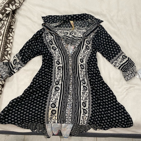 Retro Psychedelic colored Black and White Dress - Picture 2 of 6